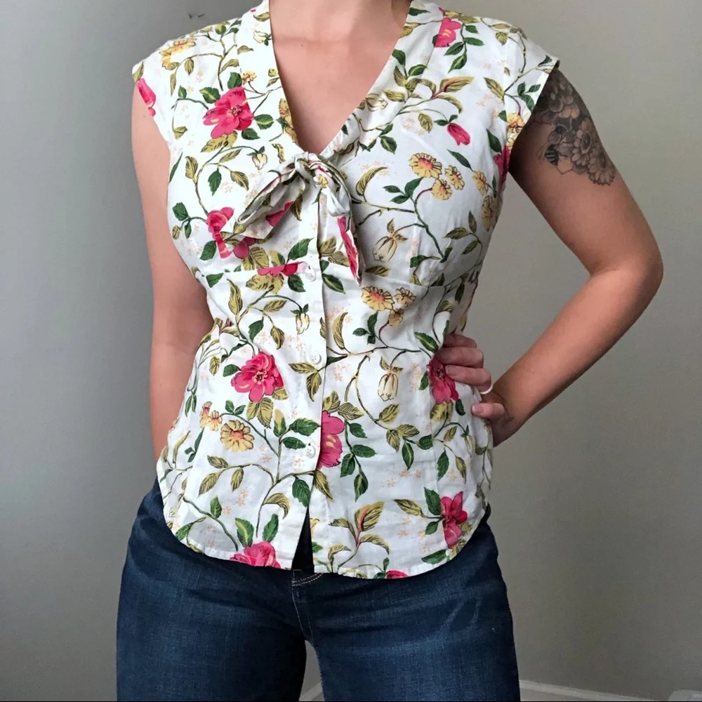 LOFT White Floral Button Up Top Size 8 - Picture 2 of 8